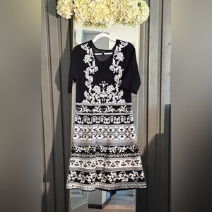 Roz & Ali Black and White Formal A-Line Dress